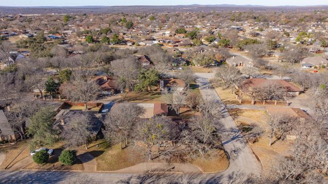 1511 Oak Forest Drive, Graham, TX 76450