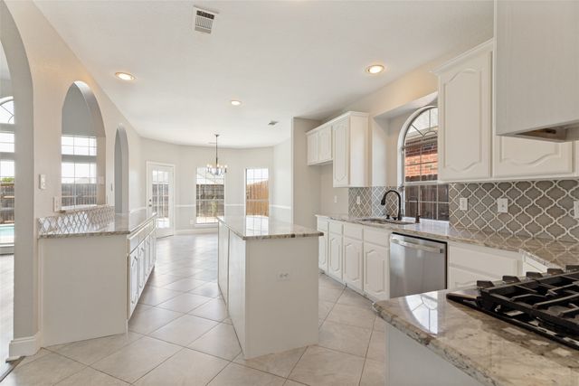 5385 Lake Chelen Drive, Fort Worth, TX 76137
