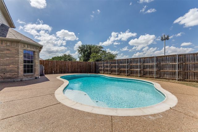 5385 Lake Chelen Drive, Fort Worth, TX 76137
