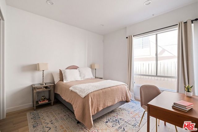 4943 Rosewood Avenue 104, Los Angeles, CA 90004