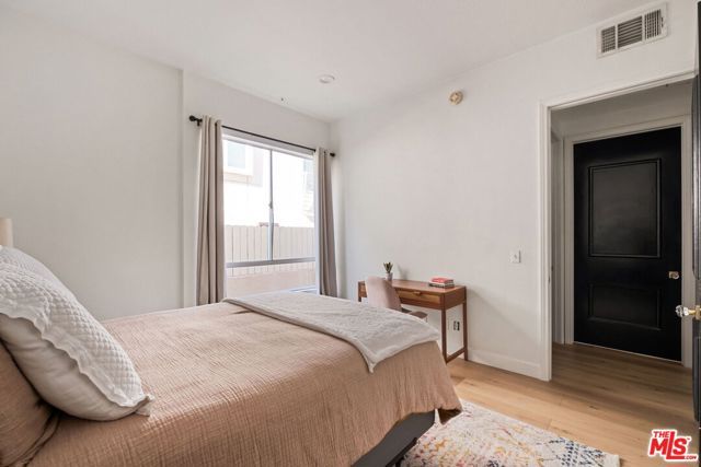 4943 Rosewood Avenue 104, Los Angeles, CA 90004