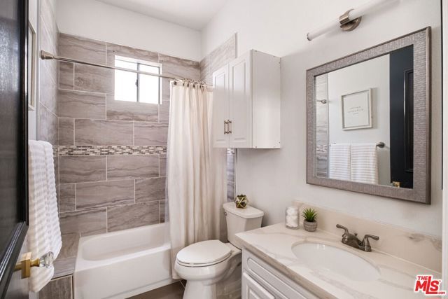 4943 Rosewood Avenue 104, Los Angeles, CA 90004