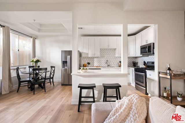 4943 Rosewood Avenue 104, Los Angeles, CA 90004