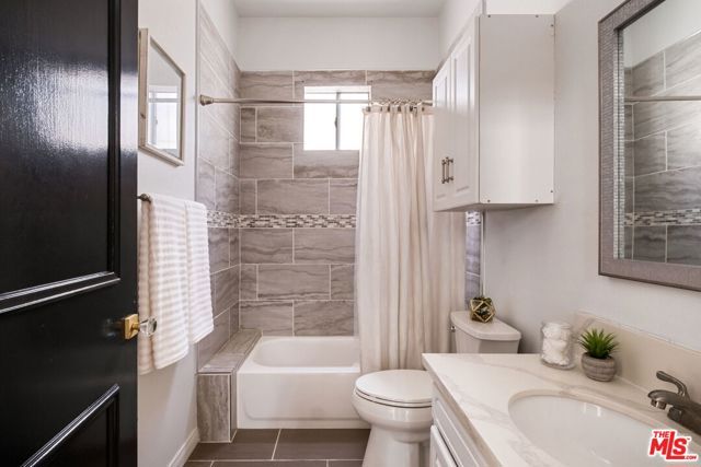 4943 Rosewood Avenue 104, Los Angeles, CA 90004