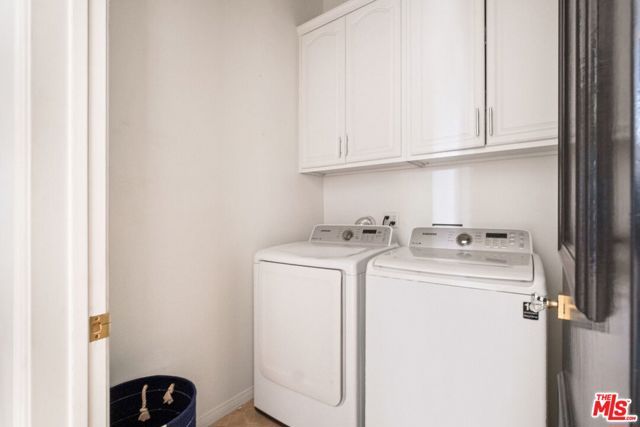 4943 Rosewood Avenue 104, Los Angeles, CA 90004