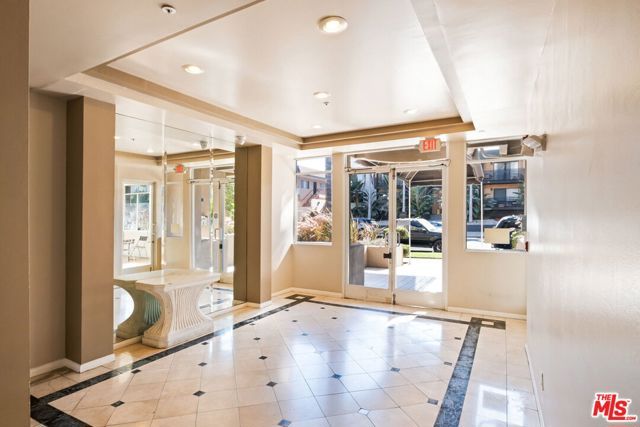 4943 Rosewood Avenue 104, Los Angeles, CA 90004