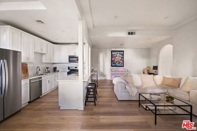 4943 Rosewood Avenue 104, Los Angeles, CA 90004