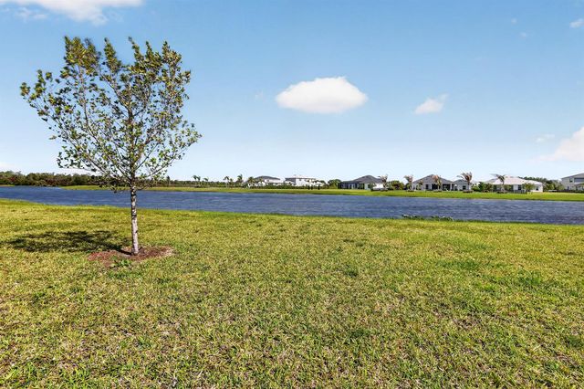 20160 SE Bridgewater Drive, Jupiter, FL 33458