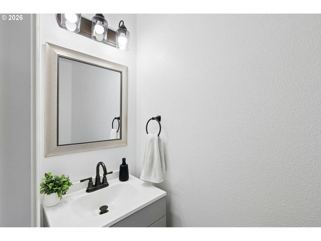 10900 Sw 76TH Pl, Tigard, OR 97223