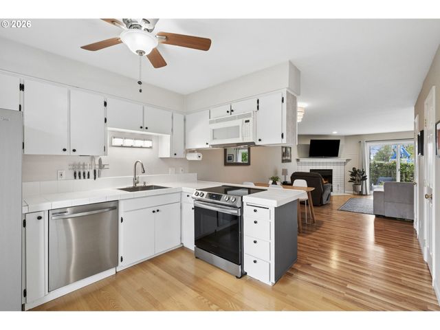 10900 Sw 76TH Pl, Tigard, OR 97223