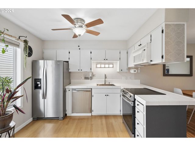 10900 Sw 76TH Pl, Tigard, OR 97223