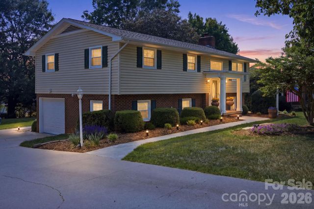 2340 24th Avenue NE, Hickory, NC 28601