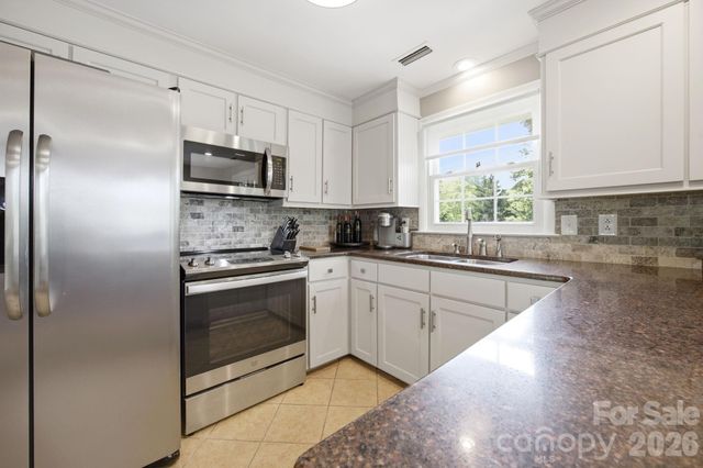 2340 24th Avenue NE, Hickory, NC 28601