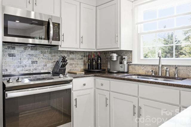 2340 24th Avenue NE, Hickory, NC 28601