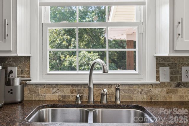 2340 24th Avenue NE, Hickory, NC 28601