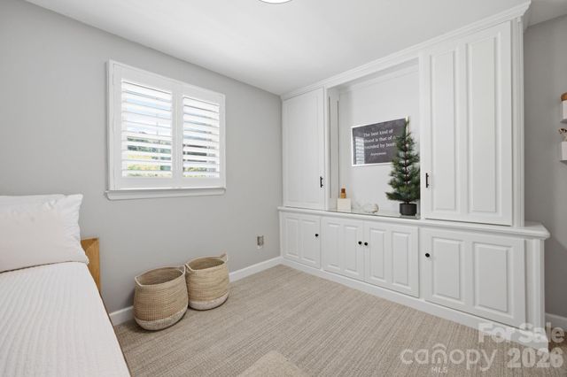 2340 24th Avenue NE, Hickory, NC 28601