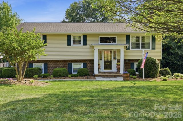 2340 24th Avenue NE, Hickory, NC 28601