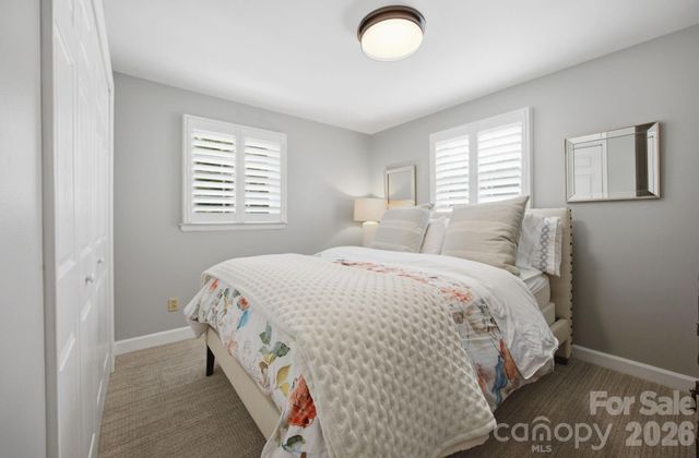 2340 24th Avenue NE, Hickory, NC 28601
