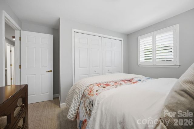2340 24th Avenue NE, Hickory, NC 28601