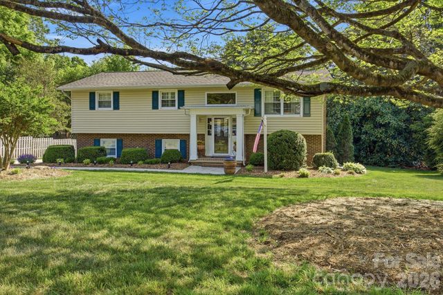 2340 24th Avenue NE, Hickory, NC 28601