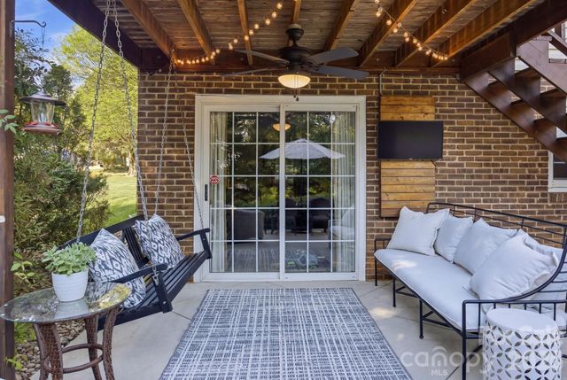 2340 24th Avenue NE, Hickory, NC 28601