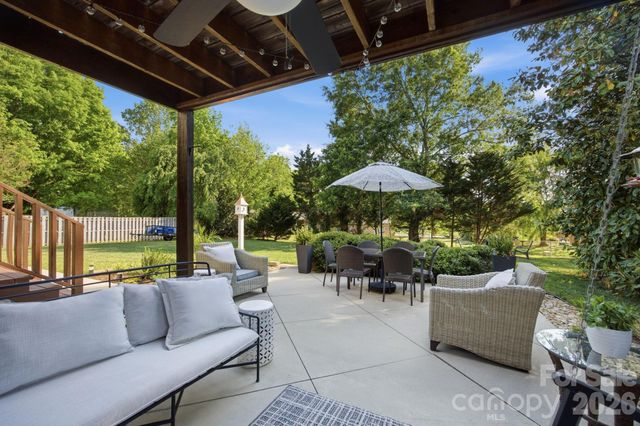 2340 24th Avenue NE, Hickory, NC 28601