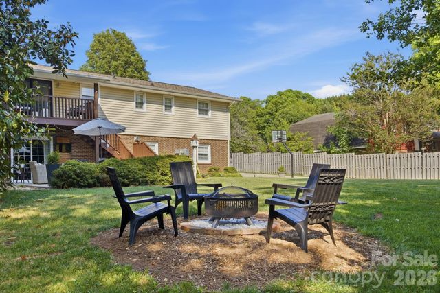 2340 24th Avenue NE, Hickory, NC 28601