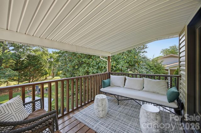 2340 24th Avenue NE, Hickory, NC 28601