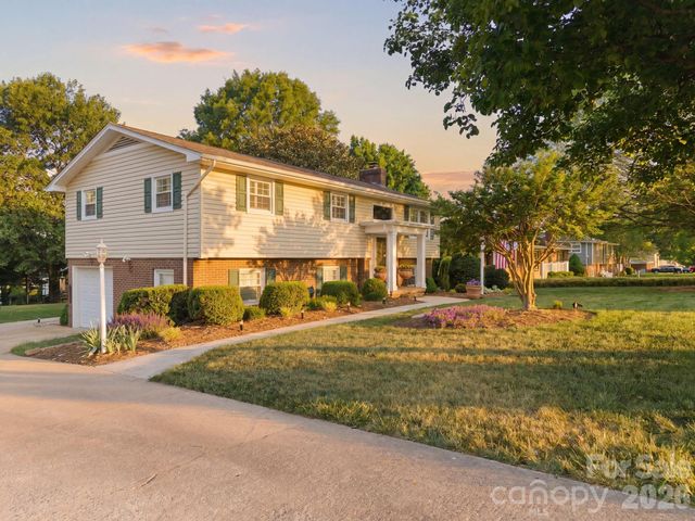 2340 24th Avenue NE, Hickory, NC 28601