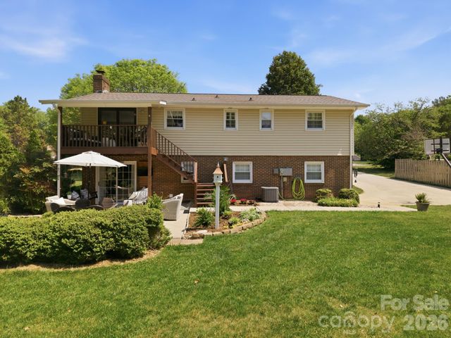 2340 24th Avenue NE, Hickory, NC 28601