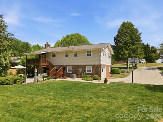 2340 24th Avenue NE, Hickory, NC 28601