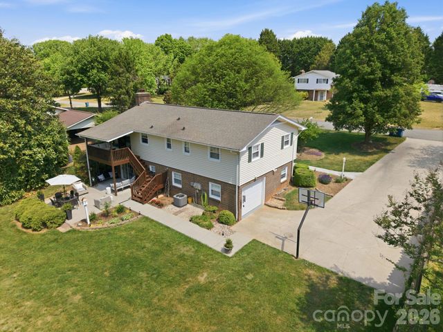 2340 24th Avenue NE, Hickory, NC 28601