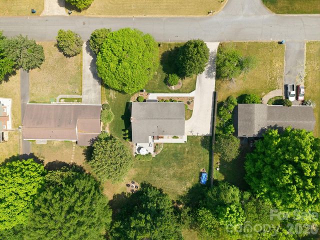 2340 24th Avenue NE, Hickory, NC 28601