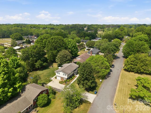 2340 24th Avenue NE, Hickory, NC 28601