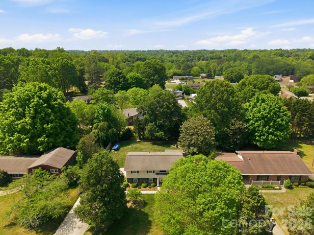 2340 24th Avenue NE, Hickory, NC 28601