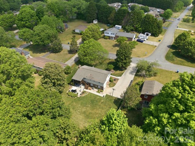 2340 24th Avenue NE, Hickory, NC 28601