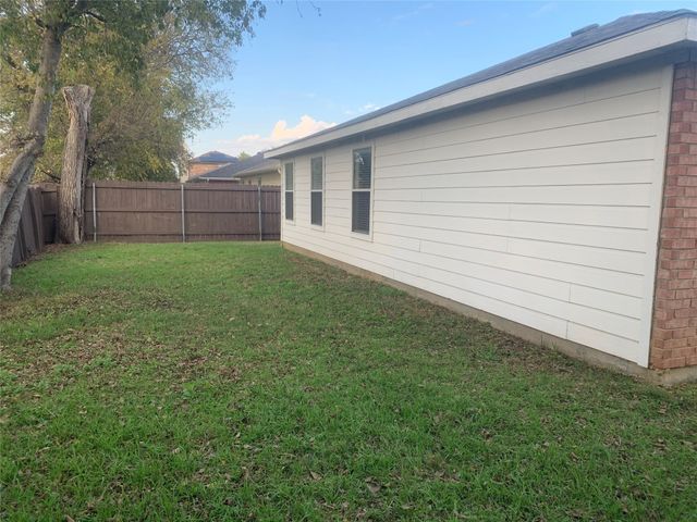 1046 Palomino Drive, Little Elm, TX 75068