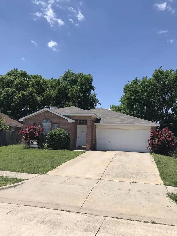 1046 Palomino Drive, Little Elm, TX 75068