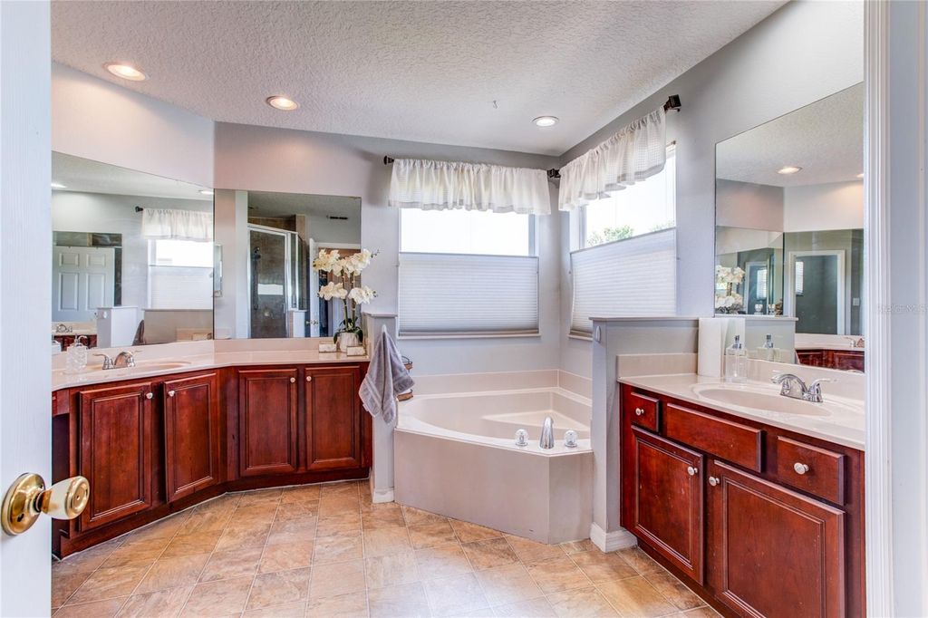 Image 20 of property listing at 1551 AMARYLLIS CIRCLE, Orlando, FL 32825