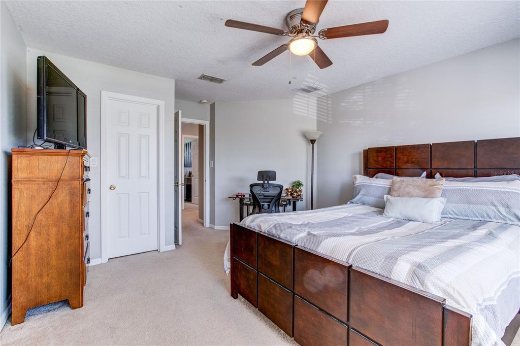 Image 22 of property listing at 1551 AMARYLLIS CIRCLE, Orlando, FL 32825