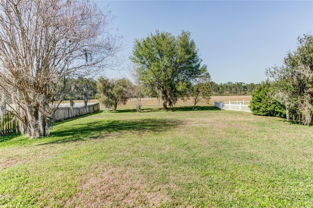 Image 4 of property listing at 1551 AMARYLLIS CIRCLE, Orlando, FL 32825