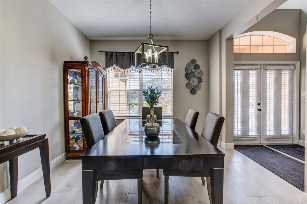 Image 5 of property listing at 1551 AMARYLLIS CIRCLE, Orlando, FL 32825