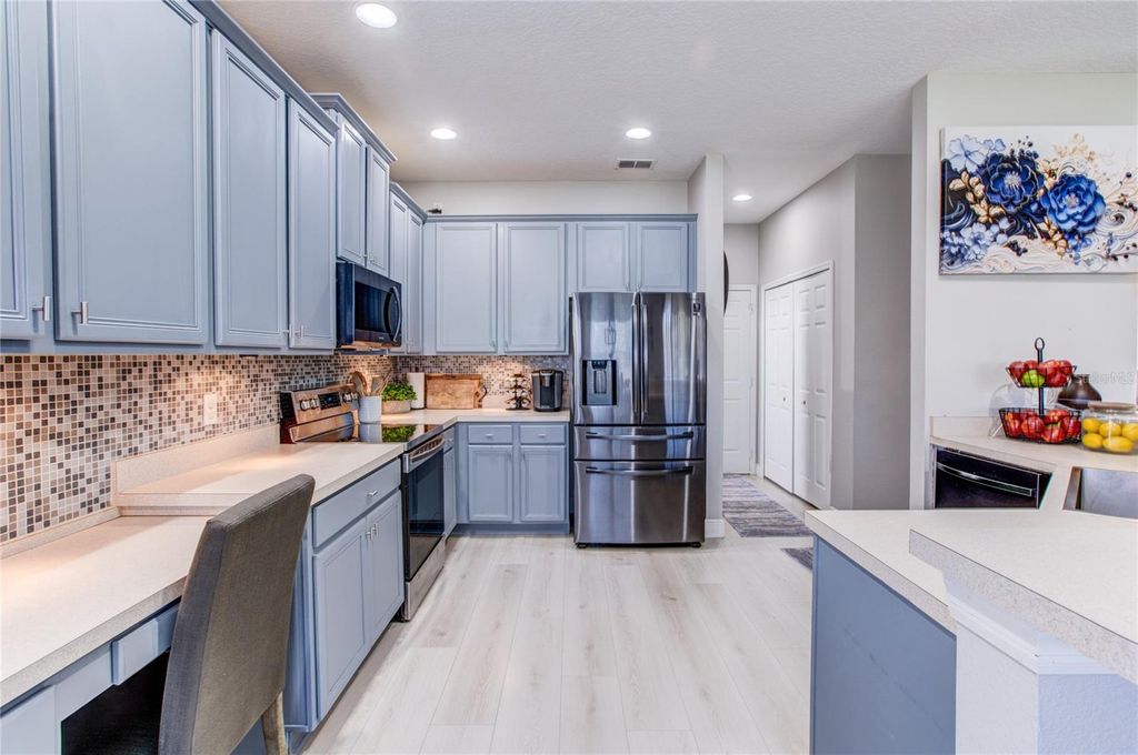Image 9 of property listing at 1551 AMARYLLIS CIRCLE, Orlando, FL 32825