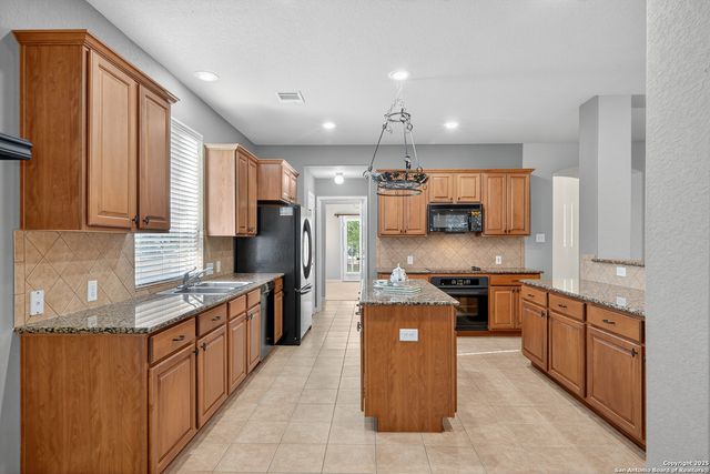 1927 Milan, San Antonio, TX 78258