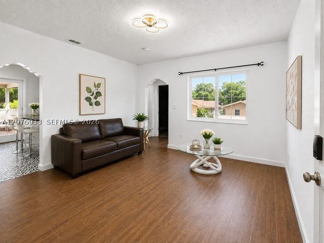 985 SW 10th St 1, Miami, FL 33130