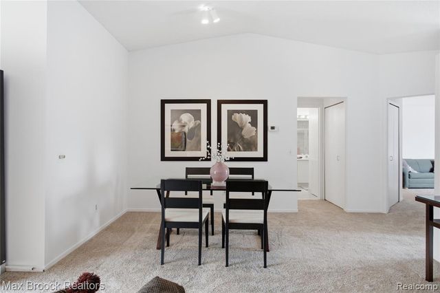 6580 Ridgefield Circle 203, West Bloomfield, MI 48322