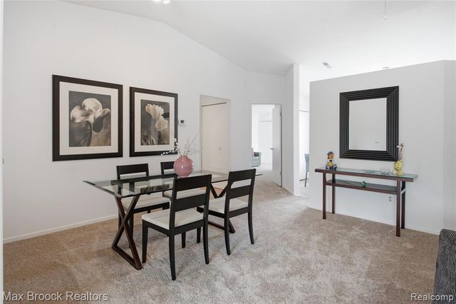 6580 Ridgefield Circle 203, West Bloomfield, MI 48322