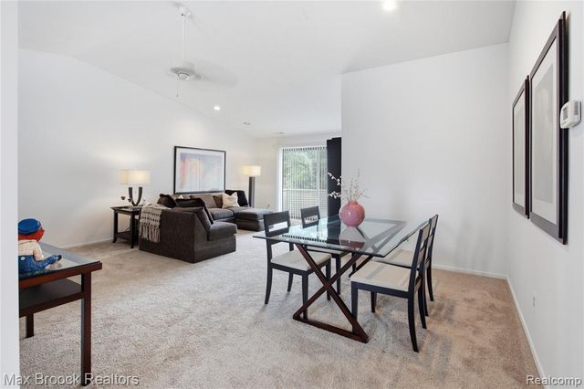 6580 Ridgefield Circle 203, West Bloomfield, MI 48322