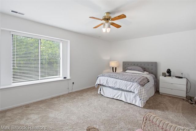 6580 Ridgefield Circle 203, West Bloomfield, MI 48322