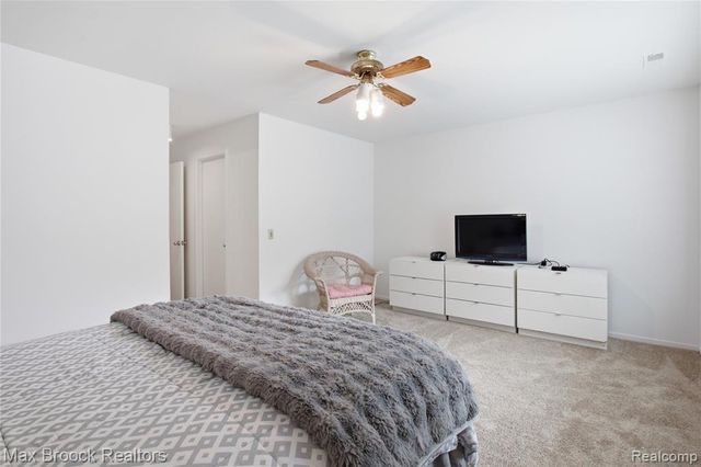6580 Ridgefield Circle 203, West Bloomfield, MI 48322